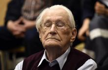 Oskar Gröning, ancien SS et comptable d'Auschwitz, lors de son procès à Lueneburg en Allemagne, le 1
