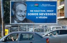 Une affiche avec le portrait du milliardaire américain George Soros à Szekesfehervar en Hongrie le 6