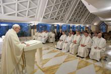 Le pape François célèbre une messe le 25 septembre 2017 à la chapelle de la maison Sainte-Marthe où 