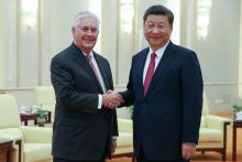 Le secrétaire d'Etat Rex Tillerson et son homologue chinois Wang Yi à Pékin le 30 septembre 2017