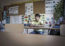 Le jeune réfugié afghan Shvaib Nazari à l'école élementaire "Jovan Cvijic" à Belgrade , le 7 septemb