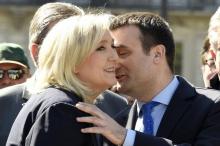 Florian Philippot (d) et Marine Le Pen, le 1er mai 2016 à Paris
