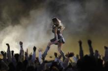 Fergie, chanteuse des Black Eyed Peas, en concert au Super Bowl le 6 février 2011 à Arlington, Texas