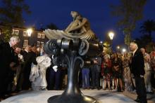 La statue de Brigitte Bardot, inspirée d'une aquarelle de Milo Manara, est inaugurée à Saint-Tropez 