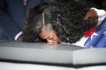 Cette photo prise le 21 octobre 2017 montre Myeshia Johnson lors des funérailles de son mari, le ser