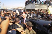 Une voiture couverte de portraits du Premier ministre palestinien Rami Hamdallah à Beit Hanun, dans 