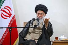 Photo d'archives remise par le bureau du guide suprême iranien montrant l'ayatollah Ali Khamenei le 
