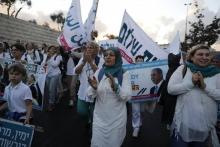 Des milliers de femmes israéliennes et palestiniennes marchent pour la paix de deux semaines à trave