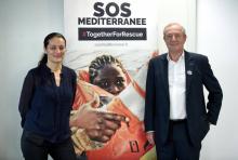 Sophier Beau (D) et Francis Vallat de l'ONG "SOS Mediterranée", le 17 octobre 2017 à Issy-les-Moulin