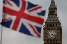 Un drapeau britannique flotte près de Big Ben à Londres le 1er février 2017