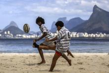 Rodrigo Luiz Amorim et Lucas Aquino Chagas pendant un tournoi de rugby à cours de rugby à Icarai bea