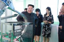 Photo non datée, fournie le 29 octobre 2017 par l'agence officielle nord-coréenne Kcna, du leader no