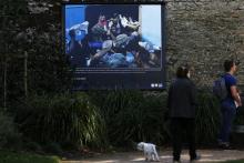 Une photo de Dimitar Dilkoff, photographe de l'AFP, est exposée dans les rues du Bayeux lors de la 2