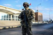 Un soldat des forces spéciales turques monte la garde devant le tribunal de Silivri, près d'Istanbul