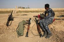 Des blindés de l'armée irakienne stationnés près d'un ancien poste militaire kurde, dans la ville de