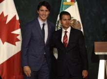 Le Premier ministre canadien Justin Trudeau (g) et le président mexicain Enrique Peña Nieto, le 12 o