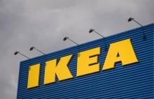 Le logo IKEA sur un magasin de Kungens Kurva, à Stockholm le 30 mars 2016