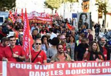 Des manifestants défilent contre la réforme du droit du travail le 12 septembre 2017 à Toulouse