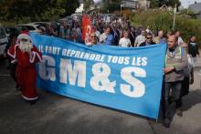 Manifestation des salariés de GM&S, à Egletons, le 4 octobre 2017. Un manifestant s'est déguisé pour