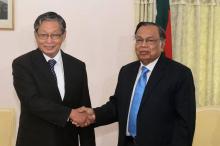 Kyaw Tint Swe, représentant de Birmanie, et A H Mahmood Ali, ministre bangladais des Affaires étrang