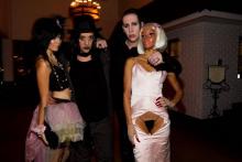 Jeordie White, deuxième à partir de la gauche à coté du chanteur Marilyn Manson, le 29 août 2011 à L