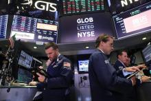 Traders sur le parquet du New York Stock Exchange (NYSE) le 18 octobre 2017 à New York