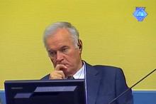 Une capture d'écran d'une vidéo fournie par Le tribunal pénal international pour l'ex-Yougoslavie, e