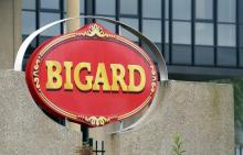 Logo du groupe Bigard, le 21 septembre 2015, à l'entrée de l'usine de Quimperlé (Finistère)
