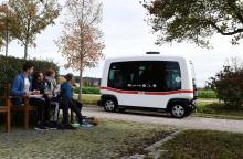 La Deutsche Bahn a présenté mercredi son premier minibus sans chauffeur, le 25 octobre 2017