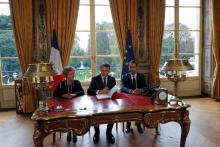 Emmanuel Macron signe les cinq ordonnances réformant le code du Travail, à l'Elysée, le 22 septembre