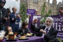Des partisans de l'usage du cannabis comme médicament organisent à Londres un "tea party" avec des b