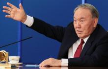 Le président du Kazakhstan Noursoultan Nazarbaïev lors d'une conférence de presse à Astana, le 14 se