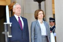 La ministre française des Armées Florence Parly (D), au côté de son homologue américain Jim Mattis, 