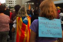 Manifestation à Perpignan, en France, devant le consulat d'Espagne contre les violences policières e