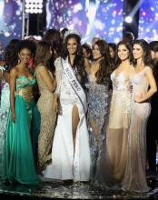 Une photographie, fournie par Latina Television, montrant "Miss Pérou 2017", Romina Lozano,entourée 