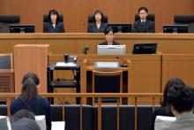 Les juges du tribunal de Kyoto lors du procès de la "veuve noire" Chisako Kakehi, condamnée à mort p