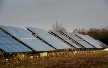 Des panneaux solaires installés sur un site de tests à Loos-en-Gohelle, dans le Pas-de-Calais, le 25