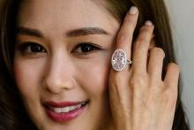 Le diamant Pink Promise, ici montré chez Christie's à Hong Kong le 1er novembre 2017, a été vendu po