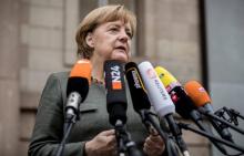 Angela Merkel arrive à des pourparlers avec des membres d'un potentielle coalition pour former un no