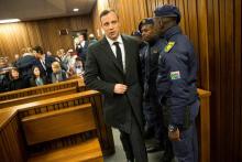 L'athlète paralympique sud-africain Oscar Pistorius arrive au tribunal de Pretoria, le 6 juillet 201