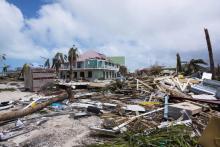 Des structures détruites par le passage de l'ouragan Irma à Orient Bay, sur l'île de Saint-Martin, l