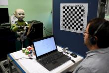 Le robot humanoïde Nina, au laboratoire images parole signal automatique de Grenoble, le 20 novembre
