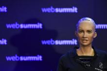 Un robot humanoïde présenté au sommet du Web à Lisbonne, le 7 novembre 2017