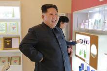 Photo non datée fournie le 29 octobre 2017 par l'agence nord-coréenne Kcna du leader nord-coréen Kim