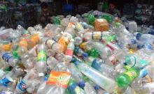 Des bouteilles en plastique destinées au recyclage à Bombay le 4 juin 2013 à la veille de la Journée