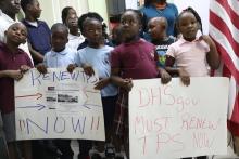 Des enfants lors d'une manifestation à Miami le 6 novembre 2017 pour demander à l'administration Tru