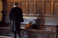 Des avocats dénoncent la généralisation de nouveaux box dans les salles d'audience des tribunaux, es