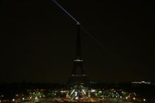 La Tour Eiffel avait été éteinte pour la dernière fois le 16 octobre en  en hommage aux victimes de 