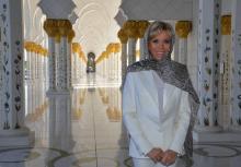 Brigitte Macron visite la grande mosquée Sheikh Zayed Grand Mosque à Abu Dhabi, le 9novembre 2017