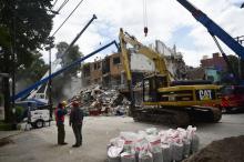 Travaux de démolition d'immeubles endommagés pendant un séisme, le 19 septembre 2017 à Mexico